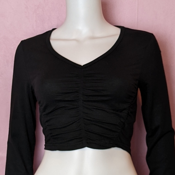Daisy Street Dolls Kill Black V Neck Ruched Long Sleeve Crop Top - Picture 1 of 7